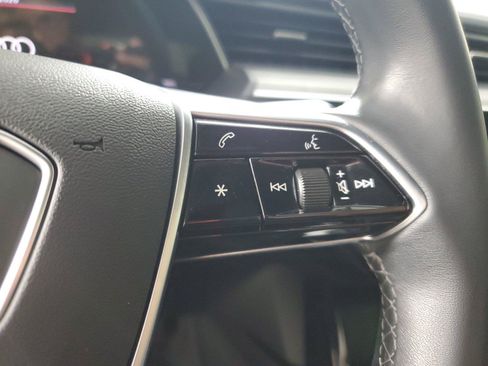 Used 2023 Audi e-tron Premium Plus w/ Premium Plus Package AWD/4WD image 23