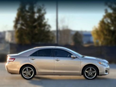Used 2010 Toyota Camry image 7