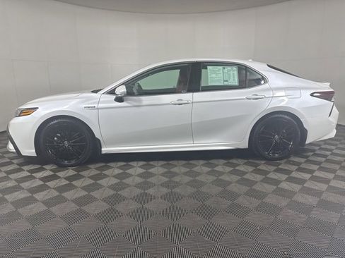 Used 2021 Toyota Camry XSE image 7