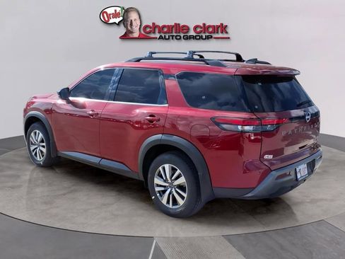 New 2026 Nissan Pathfinder SL image 3