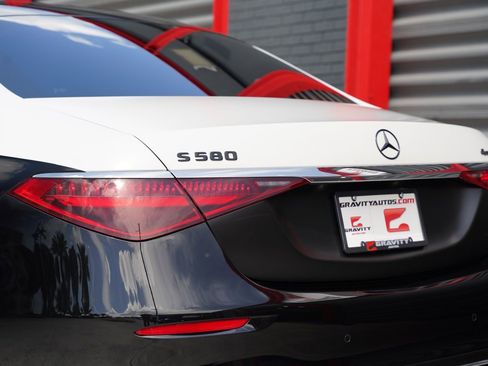 Used 2024 Mercedes-Benz S 580 4MATIC Sedan w/ AMG Line image 7