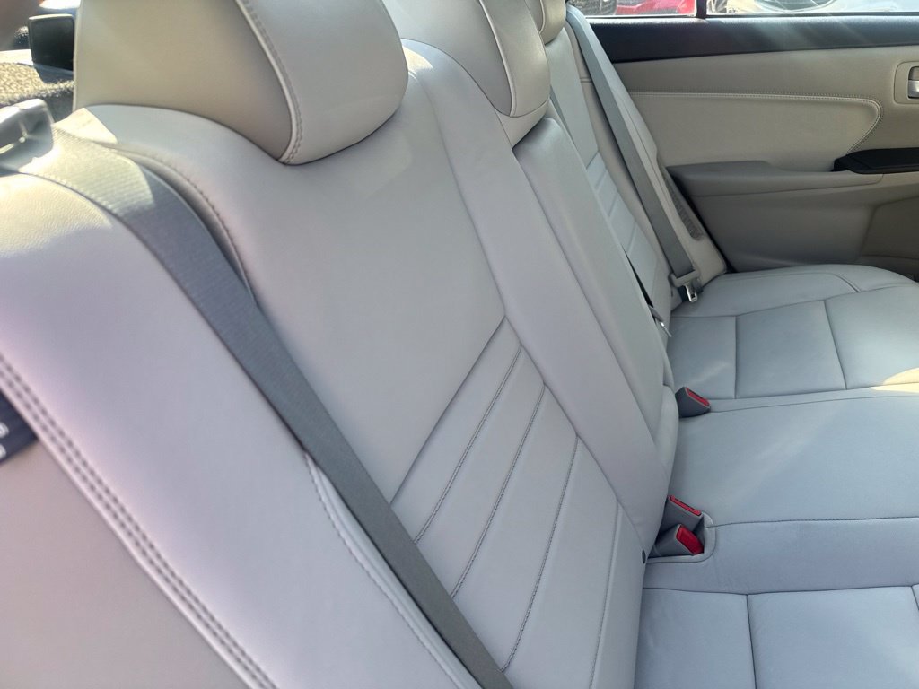 Used 2015 Toyota Camry XLE w/ Moonroof Package FWD image 33