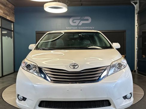 Used 2017 Toyota Sienna XLE Premium AWD/4WD image 8