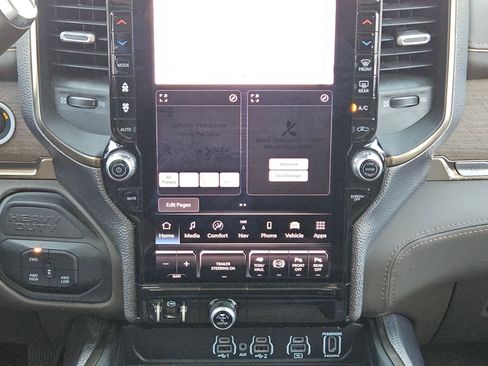 Used 2025 RAM 2500 Limited AWD/4WD image 19