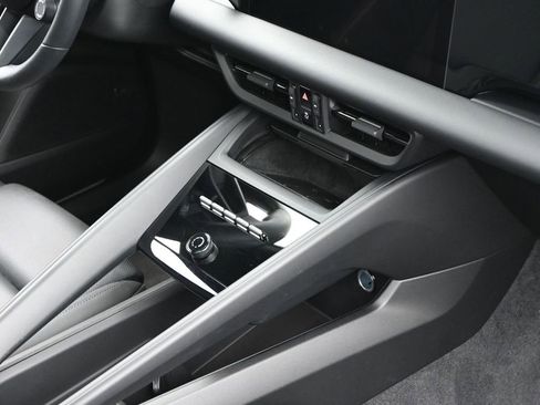 Used 2024 Porsche Macan 4 Electric w/ Premium Package image 35