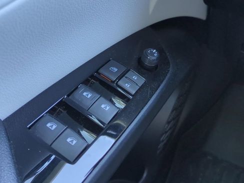 Used 2018 Toyota Prius Four Touring w/ Appearance Package image 22