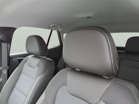 New 2026 Chevrolet Trax LT w/ Driver Confidence Package image 16