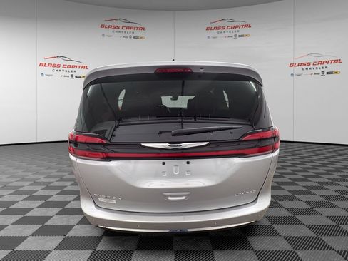 Used 2024 Chrysler Pacifica Limited FWD image 6