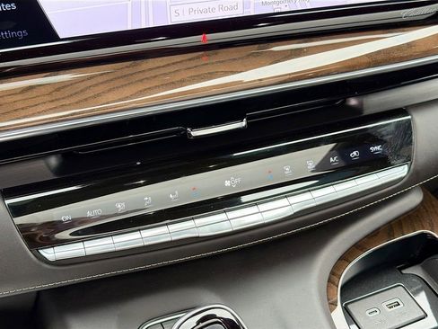 Certified 2024 Cadillac Escalade Premium Luxury Platinum image 16