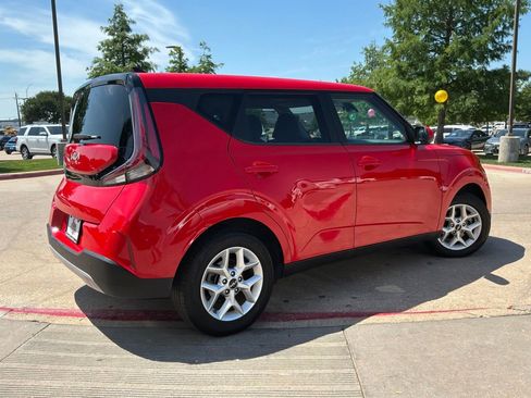Used 2025 Kia Soul LX w/ LX Technology Package FWD image 6