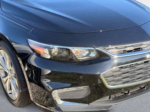 Used 2018 Chevrolet Malibu Premier w/ Driver Confidence Package FWD image 4