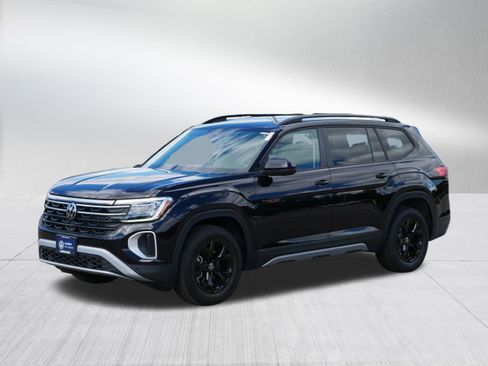 Certified 2025 Volkswagen Atlas Peak Edition SE image 3