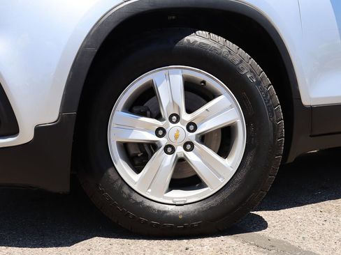 Used 2020 Chevrolet Trax LS w/ Tint and Cruise Package FWD image 5