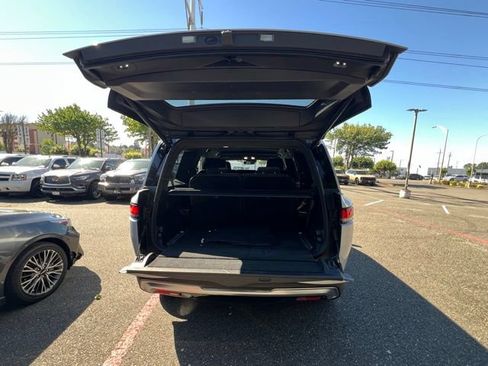 Used 2024 Rivian R1S Adventure AWD/4WD image 8