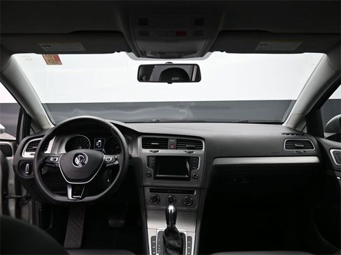 Used 2015 Volkswagen Golf S image 24