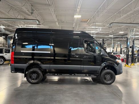 Used 2024 Mercedes-Benz Sprinter 2500 image 5