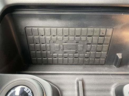 Used 2025 Ford Expedition Active image 23