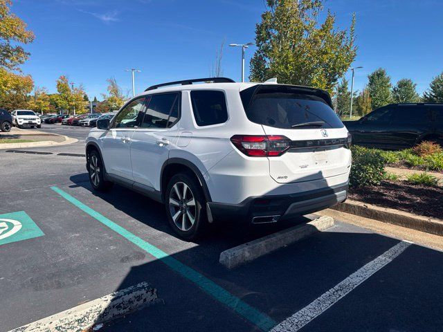 Used 2023 Honda Pilot Touring image 3