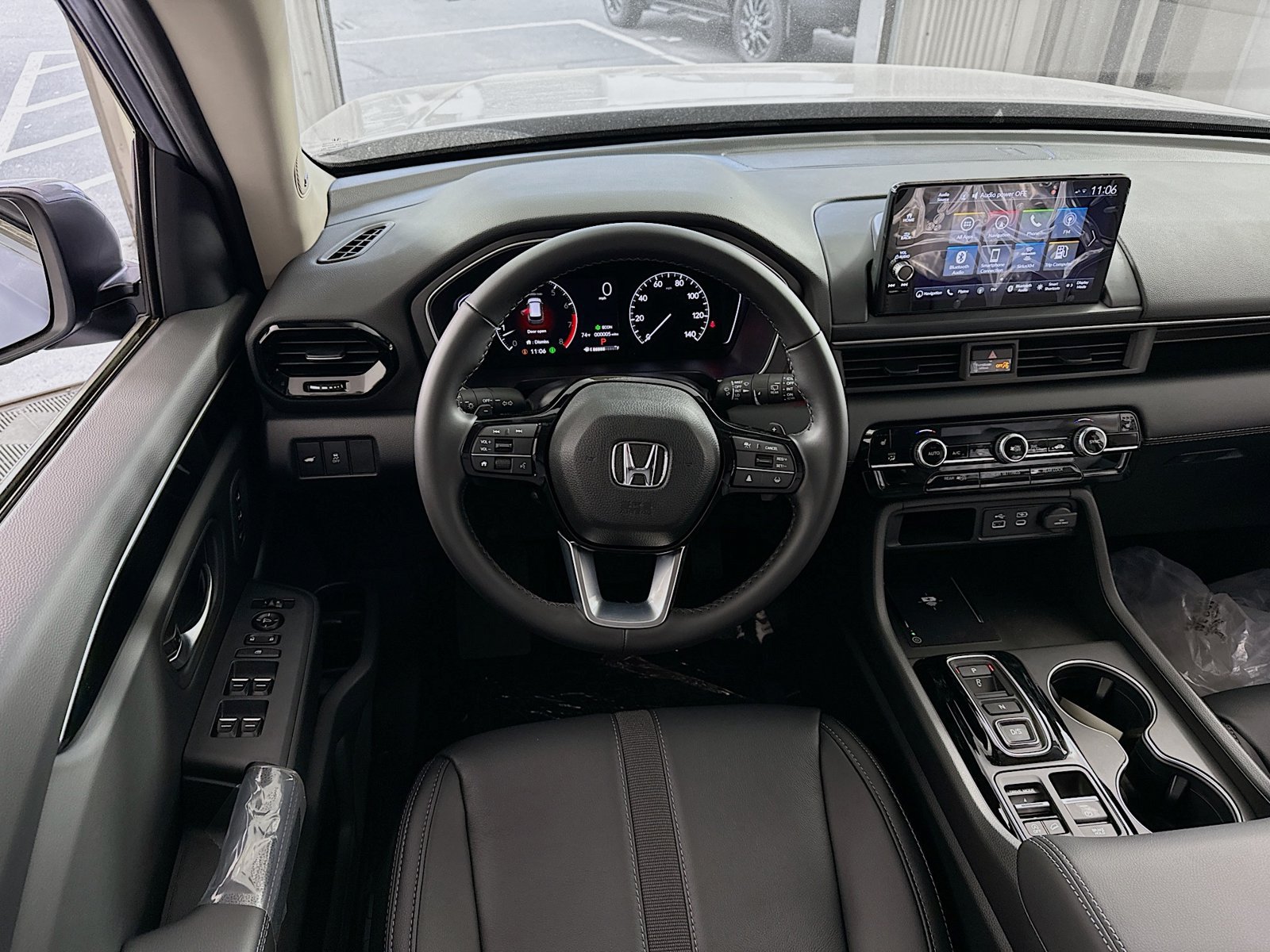 Used 2025 Honda Pilot Touring image 17