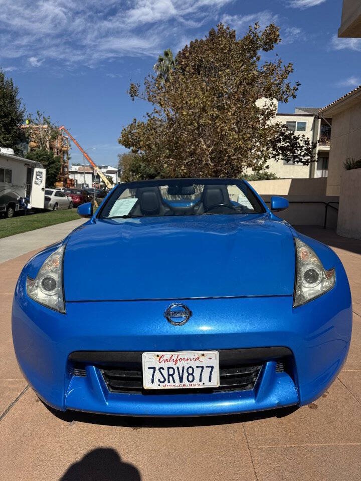 Used 2010 Nissan 370Z Touring RWD image 2