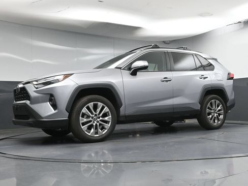 Used 2022 Toyota RAV4 XLE Premium FWD image 23