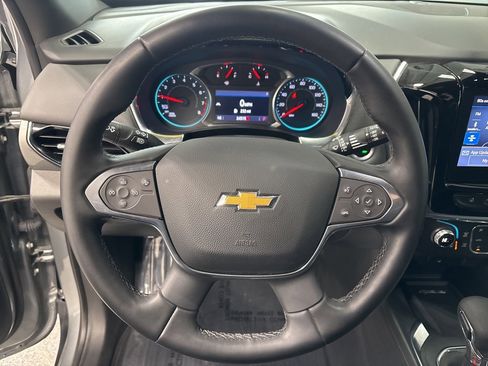 Used 2023 Chevrolet Traverse LT w/ Rear Camera Mirror Package image 14