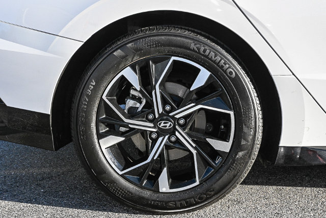Used 2025 Hyundai Sonata SEL FWD image 12