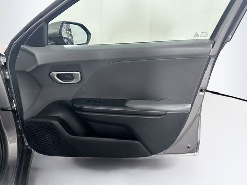 Used 2025 Kia K4 LXS image 31