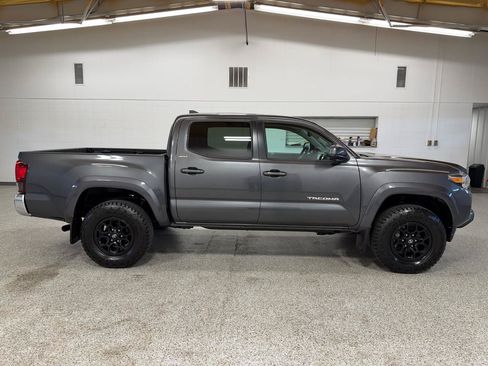 Used 2019 Toyota Tacoma SR5 AWD/4WD image 5