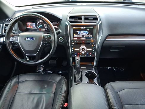 Used 2016 Ford Explorer Limited w/ Equipment Group 301A FWD image 11