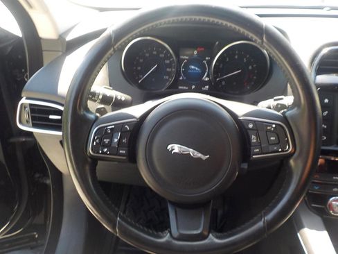 Used 2017 Jaguar F-PACE Premium AWD/4WD image 11