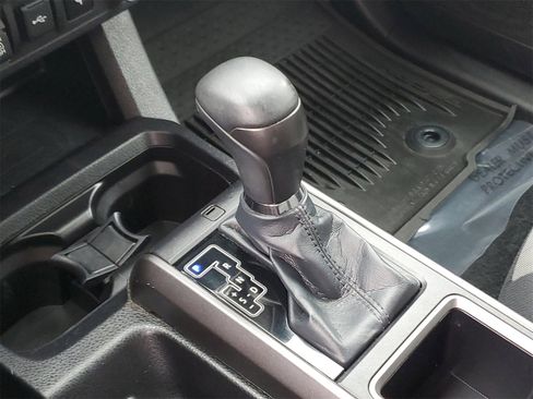 Certified 2023 Toyota Tacoma TRD Off-Road image 31