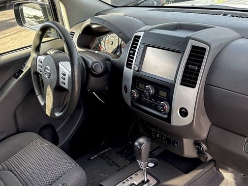 Used 2020 Nissan Frontier SV image 22