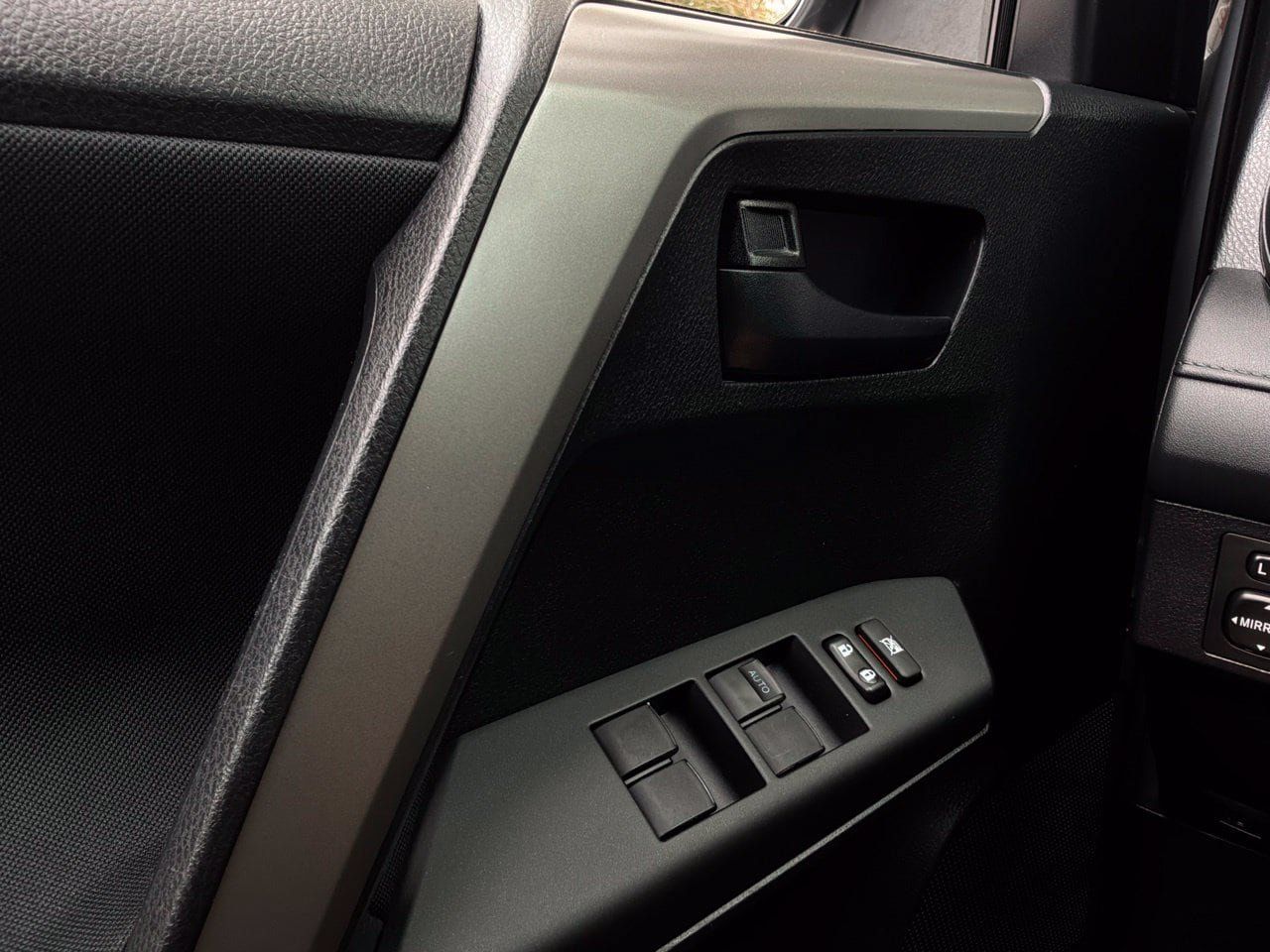 Used 2017 Toyota RAV4 LE FWD image 19