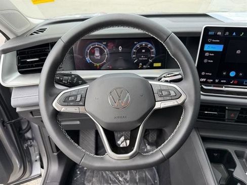 New 2025 Volkswagen Tiguan SE image 22