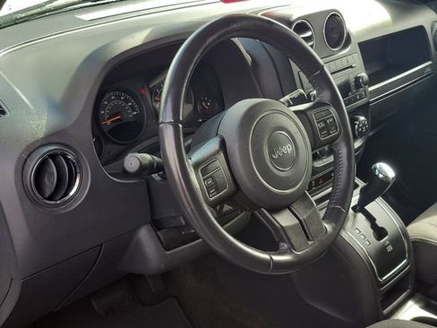 Used 2017 Jeep Patriot Latitude AWD/4WD image 15
