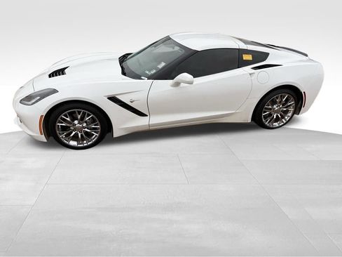 Used 2017 Chevrolet Corvette Stingray Coupe w/ 1LT RWD image 3