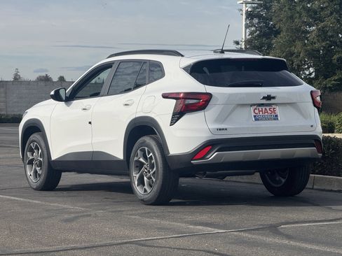 New 2026 Chevrolet Trax LT w/ Driver Confidence Package image 5