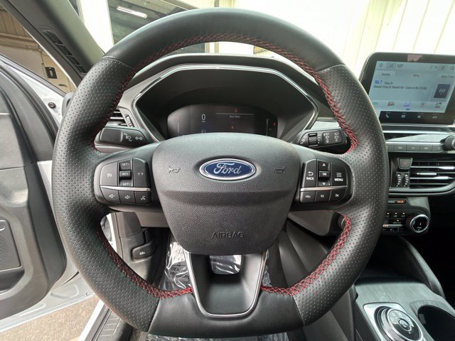 Used 2025 Ford Escape ST-Line Select AWD/4WD image 28
