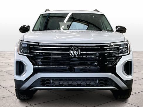 New 2026 Volkswagen Atlas Peak Edition image 5