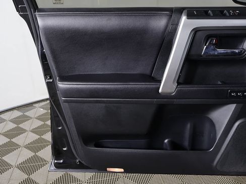 Used 2018 Toyota 4Runner Limited AWD/4WD image 19