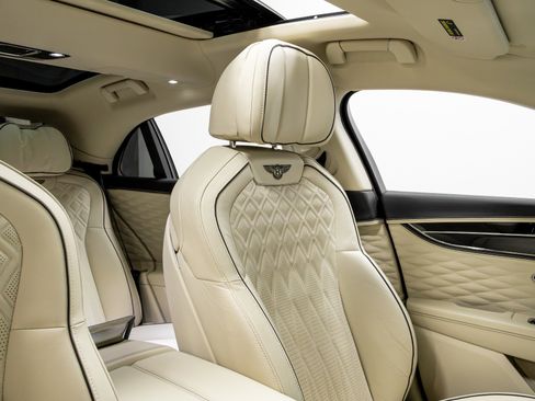 Used 2021 Bentley Flying Spur W12 image 20