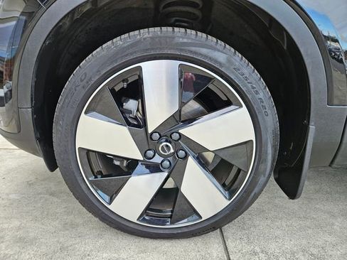 Used 2023 Volvo C40 P8 Recharge Ultimate w/ Protection Package Premier image 9