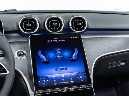 Used 2025 Mercedes-Benz C 300 4MATIC Sedan image 20