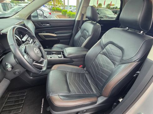 Certified 2022 Nissan Pathfinder Platinum w/ Cargo Package AWD/4WD image 20