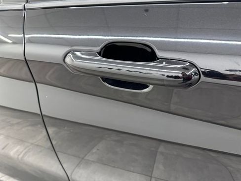 Used 2025 Ford Explorer ST-Line image 9