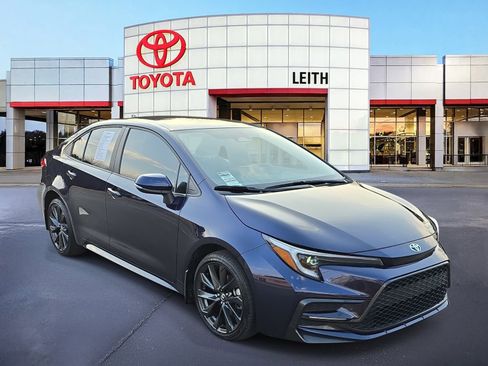 Used 2024 Toyota Corolla SE image 3