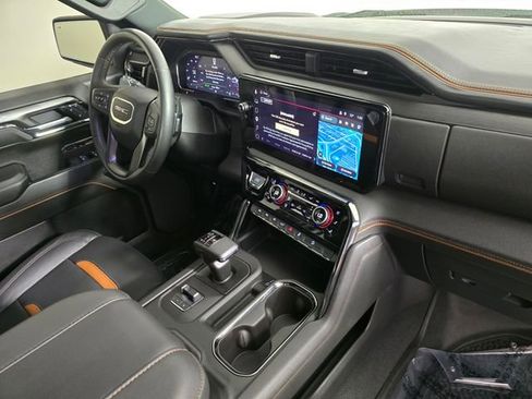 Used 2025 GMC Sierra 1500 AT4 w/ AT4 Premium Package AWD/4WD image 10