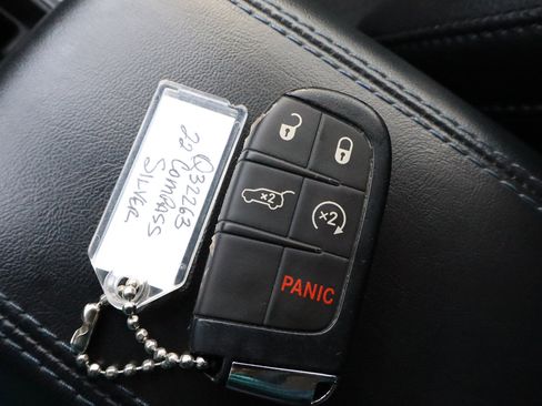 Used 2022 Jeep Compass Latitude w/ Sun and Sound Group image 33