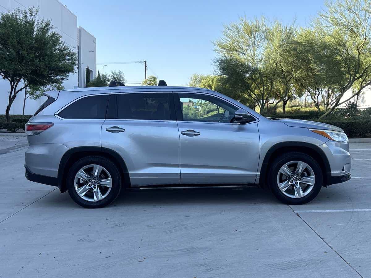 Used 2016 Toyota Highlander Limited AWD/4WD image 2